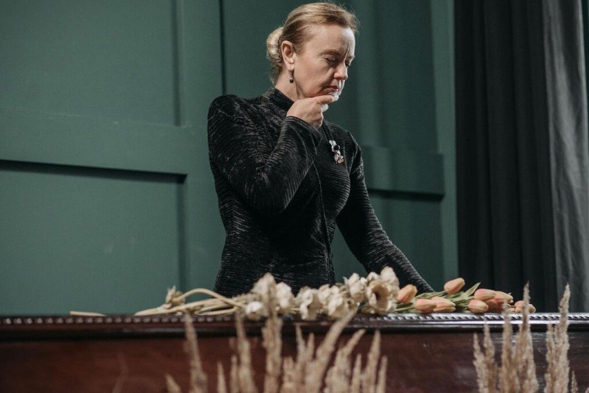 Grief Support and Coping Ideas: Creating a Tribute With the Perfect Urn 1 Creating a Tribute With the Perfect Urn Grief Support and Coping Ideas: Creating a Tribute With the Perfect Urn