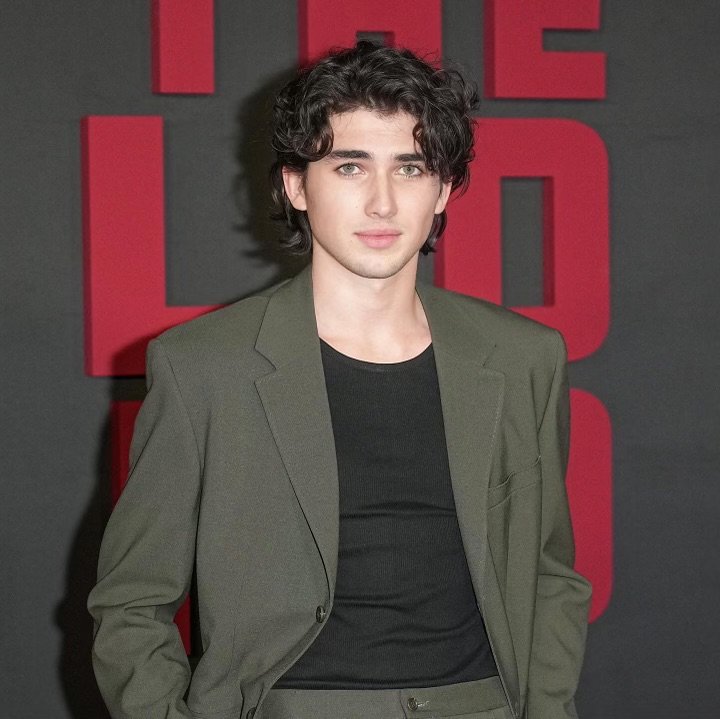 Charlie Austin – From Non-League Beginnings to Premier League Stardom and His Impressive Net Worth